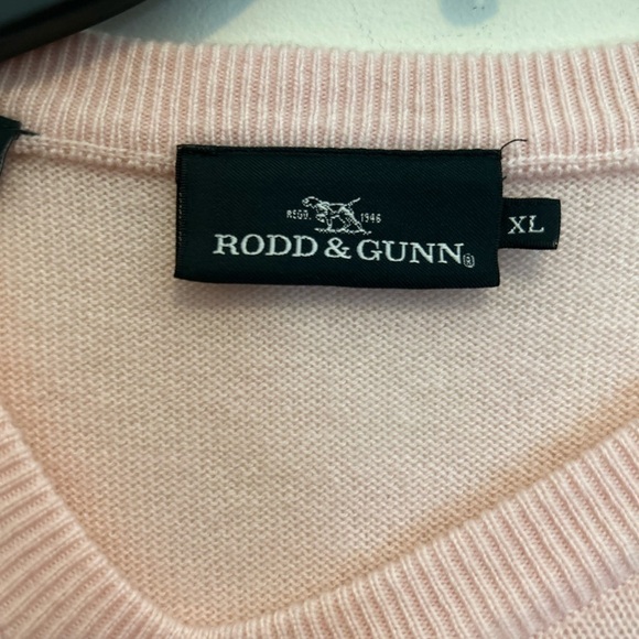 RODD & Gunn Merino Wool & Cashmere Crew Neck Sweater in light pink - Picture 13 of 15